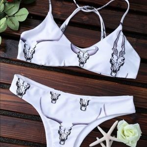 Bull bikini bottoms and top Size medium never worn